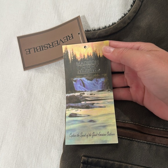 Madison Creek Outfitters Reversible Vest - Picture 3 of 5